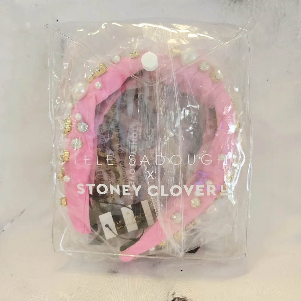 LELE SADOUGHI X STONEY CLOVER BUBBLEGUM PEARL & CRYSTAL HEARTS KNOTTED HEADBAND